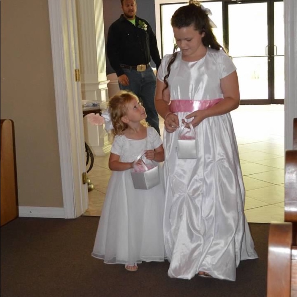 White flower girl/Junior Bridesmaid dress.